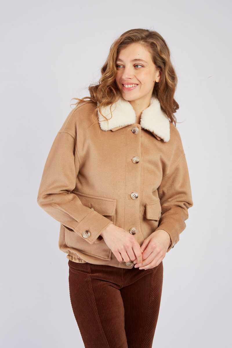 CHAQUETA CORTA REPUBLIQUE COLOR BEIGE